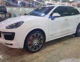 Porsche cayenne GTS 2017