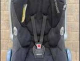 Maxi-cosi car seat and Isofix base