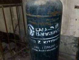 Bahraini gas cylinder with regulatar