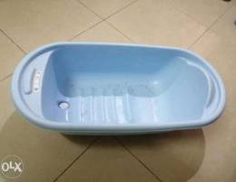 Baby bathing tub