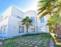 Spacious & Elegant 5 B/r Villa, Large Gard...