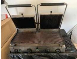 Toaster grill with groves 2 door with tabl...