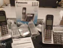 Panasonic cordless telephone with 5 handse...