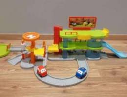 Toy garage / car park set with 2 cars