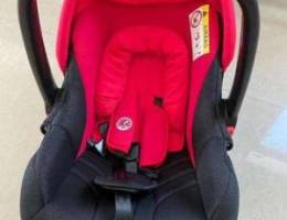 Baby car seat (good as new)