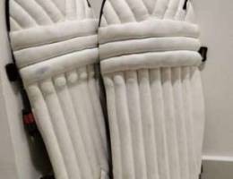 Cricket pads + 2 free bowlers markers