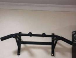 Wall mount pull-up bar