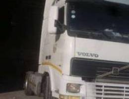 4Volvo truck 460 model 2000 for sale