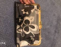 Black and whit floral clutch