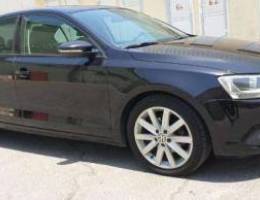 VW Jetta 2012 - Full option, sun-roof