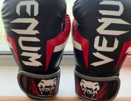 Venom Adult Sized Boxing Gloves Excellent ...