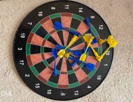 Magnetic dart board