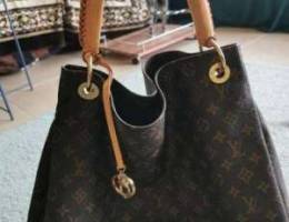 LV bag not used and good quality, NOT orig...