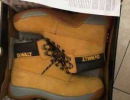 Dewalt safety shoes brand new