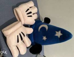 Mickey Mouse cap and gloves