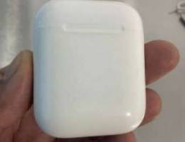 Apple AirPods 2 charging case