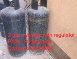 2 gas cylinders with regulator