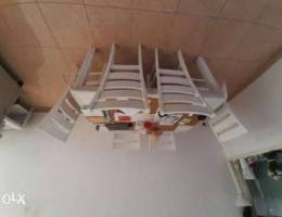 Dinning table with 6 chairs in good condit...