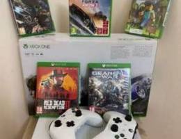 Xbox One 500 gb with Two Controllers and 5...