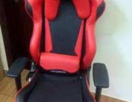 dxracer gaming chair only 4 months used