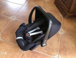 MaxiCosi Car Seat/ Baby Carrier