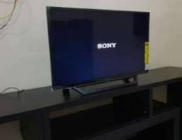 Made in USA. Sony Bravia 32 inch Smart TV.