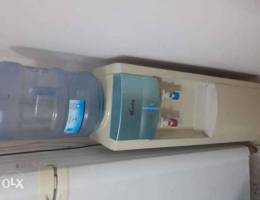 Water dispenser hot and cold good conditio...