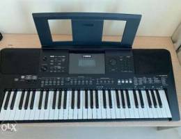 Yamaha keyboard PSR 463 with weighted keys