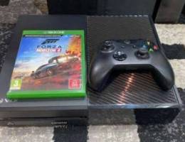 Xbox one with forza horison 4 and controll...