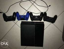 PS4 + 4 Controllers and charging cable