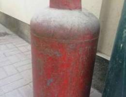 2 Gas cylinders medium size