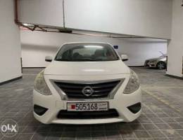 Nissan Sunny 2015.