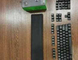 Razer pbt keycaps with hyperx wrist rest