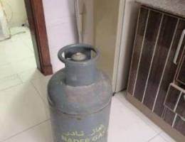 30 bhd Filled nader gas cylinder with regu...