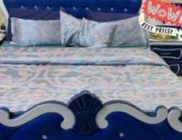 Kingsize bed with 2 side table in excellen...