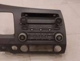 Honda civic original stereo system in exce...
